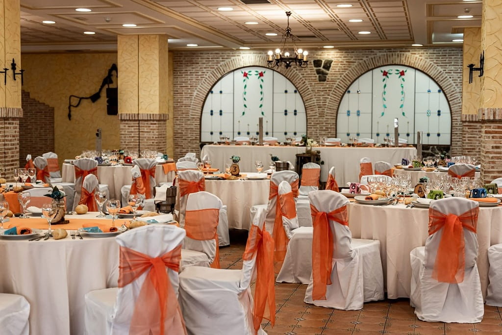 Grandes salones interiores para banquetes en Salones Foguet Meco